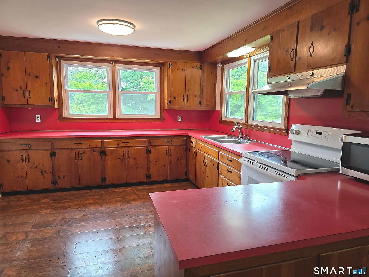 3 bed, 1.5 bath, 1440 sqft, $2,995 — Photo 2