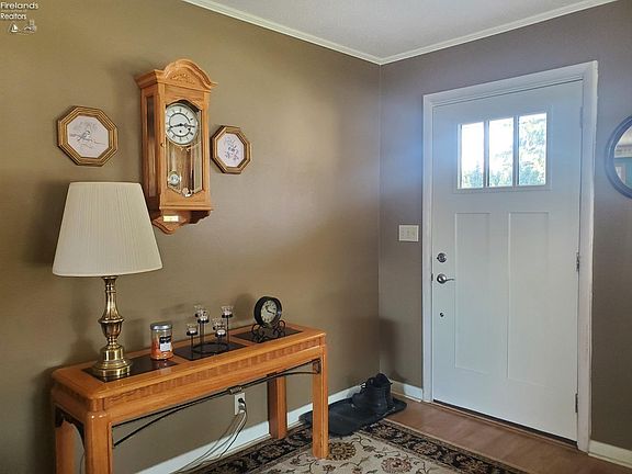 4th image of 13 Sycamore Woods Ln