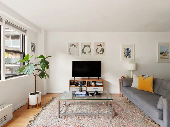 145 East 15th Street 8H image 3 of 8