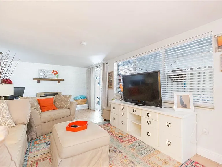 4206 W Wisconsin Ave — Photo 20