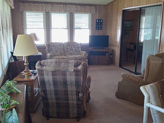 4th image of 801 Camelia Ct