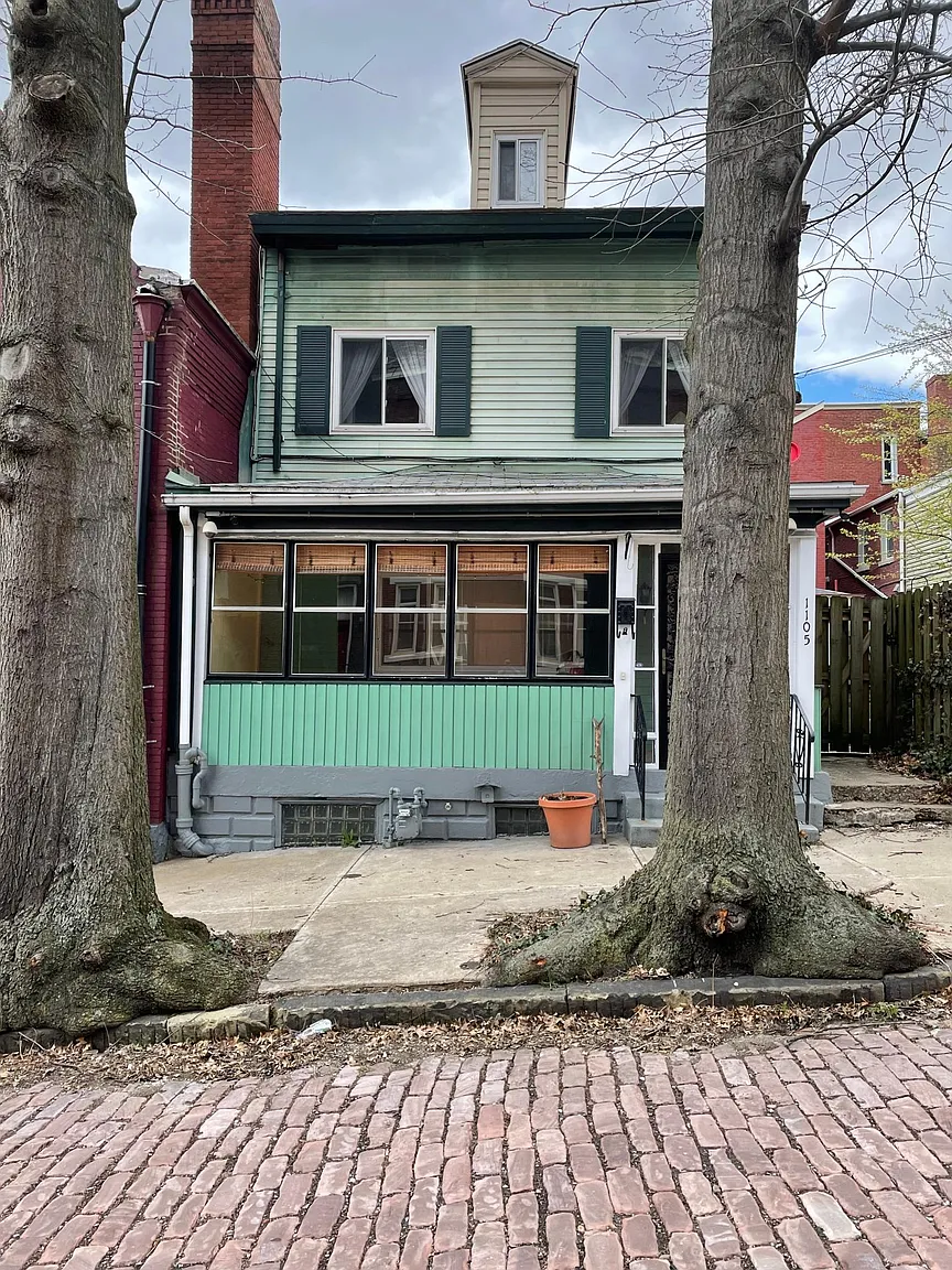 1105 Middle St photo 1