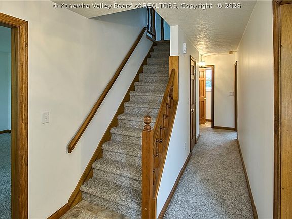 5th image of 21 Christopher Dr