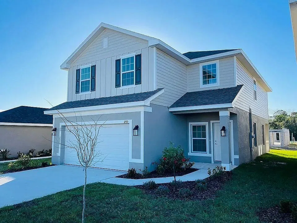 4 bed, 2.5 bath, 2457 sqft, $2,400 — Photo 1