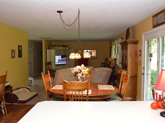 2nd image of 886 N Honeysuckle Ln