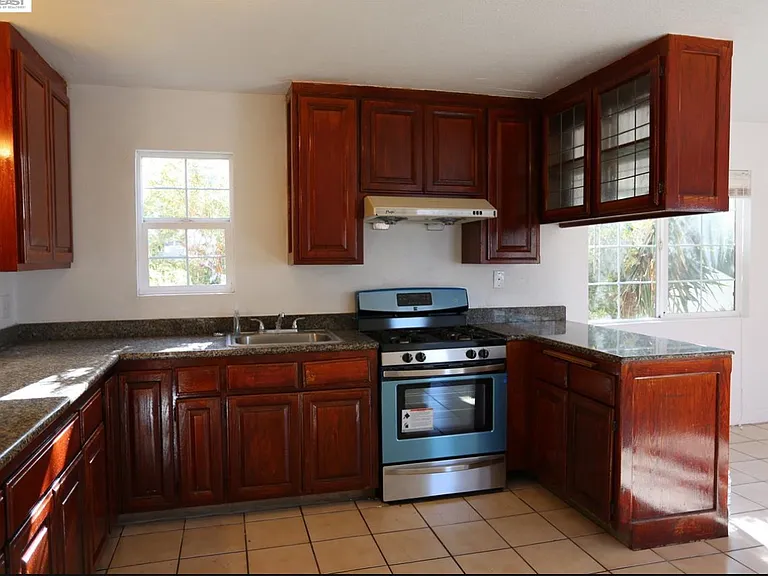 16770 Los Banos St — Photo 6