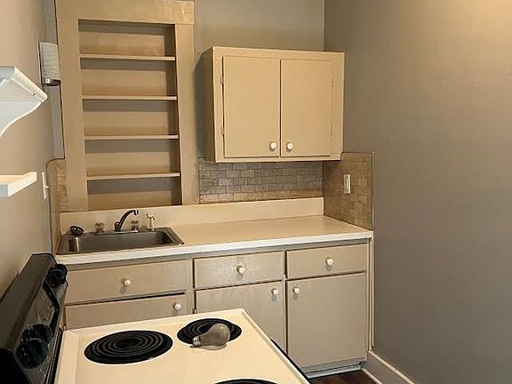 2nd image of 718 E Culton St #3