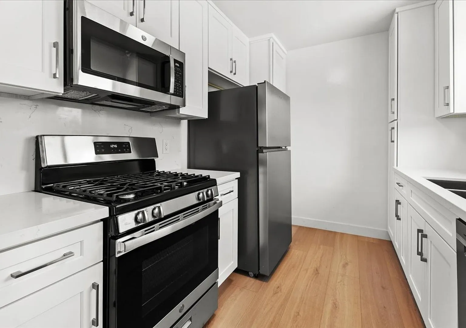 1033 S. Holt Ave. — Photo 4