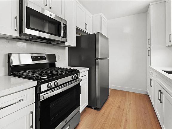 3rd image of 1033 S Holt Ave APT 4