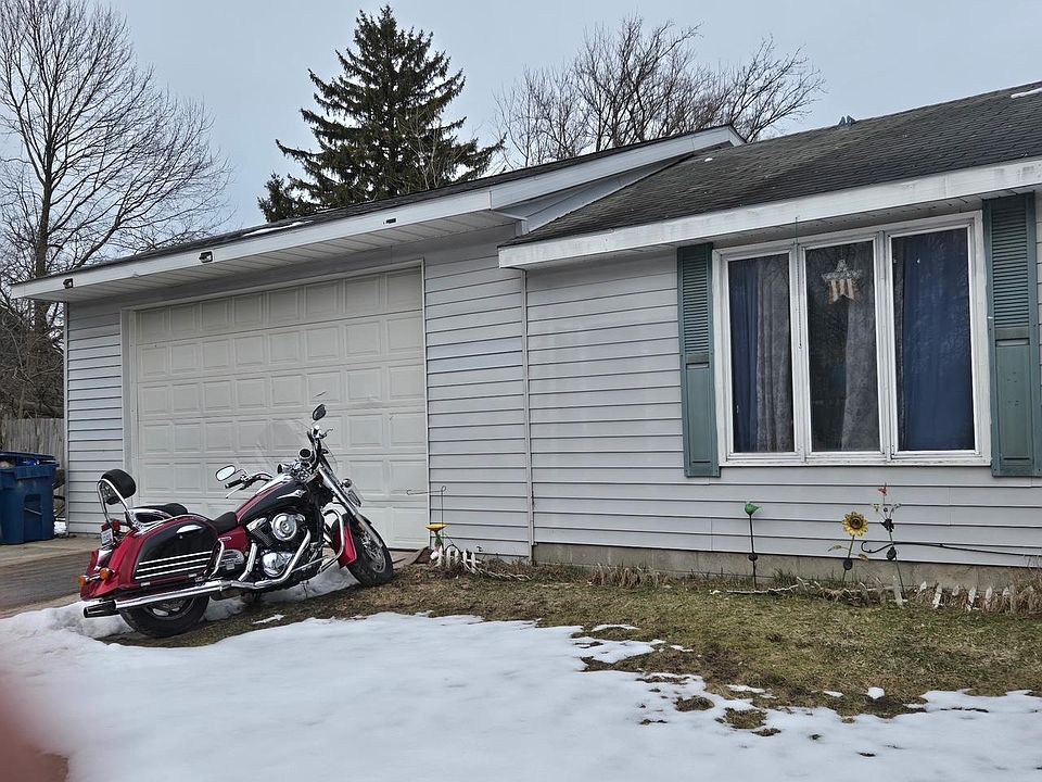 2nd image of 138 Mosser St