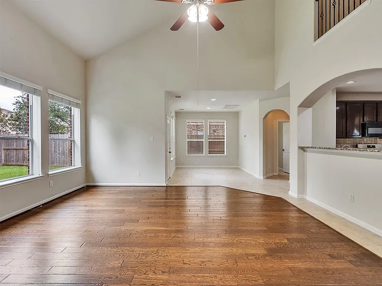28006 Hollyfare Dr — Photo 9