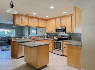 119 Barracuda Ave, Galveston, TX 77550