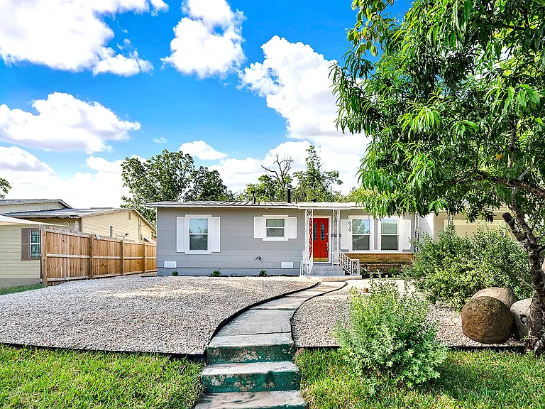 630 Sumner Dr — Photo 1