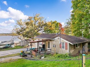 9881 F Ave, Wapello, IA 52653