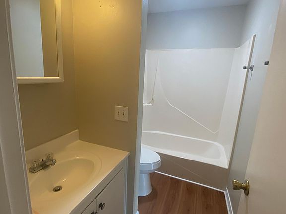5th image of 2110 Schwab Ct APT A