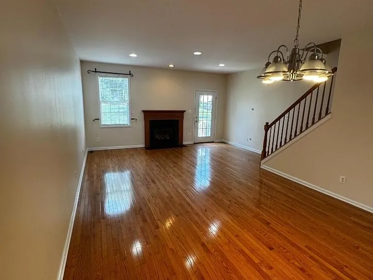 533 Coventry Dr — Photo 10