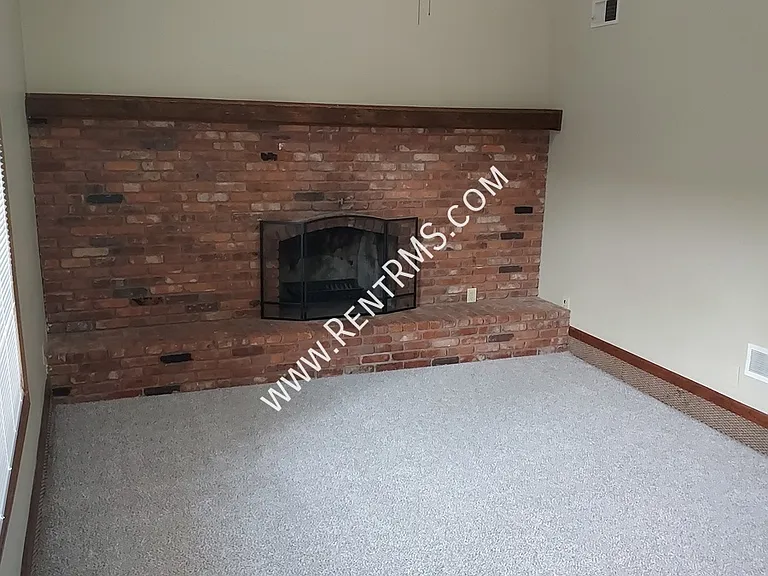 5733 SW 20th St — Photo 2