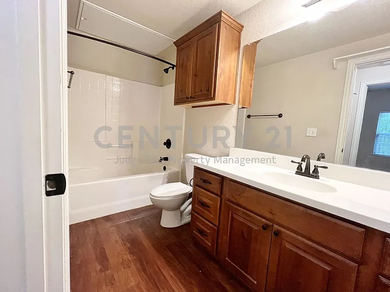 420 W Franklin St #10 — Photo 9