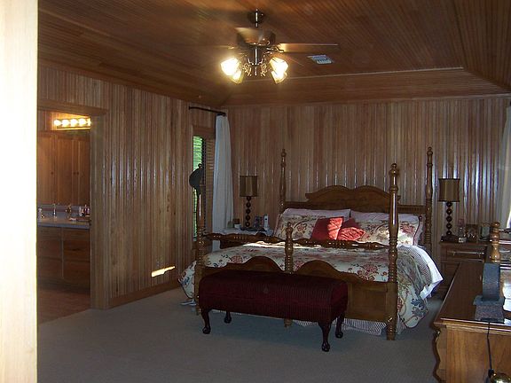 Master bedroom (red oak)