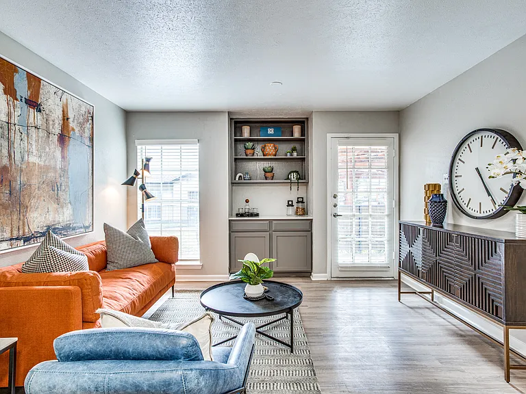 Richmond Apartments — Photo 9