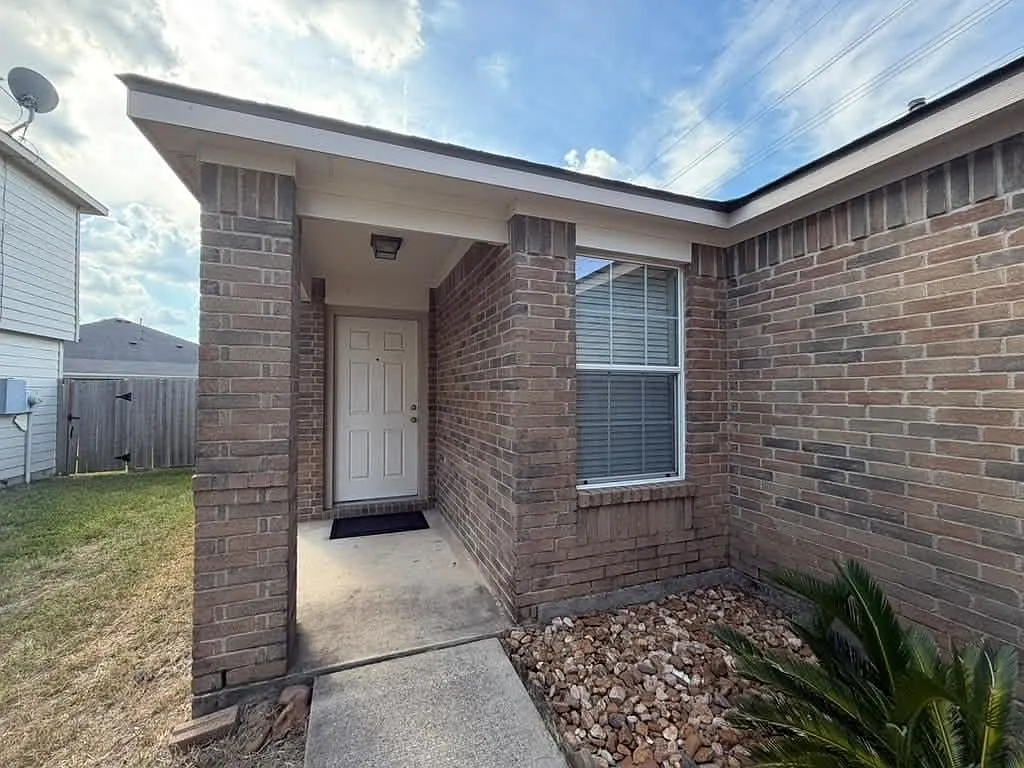 3 bed, 1352 sqft, $1,750 — Photo 2