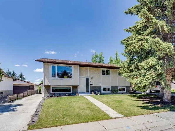 215 E Silver Valley Rise NW, Calgary, AB T3B 4X8