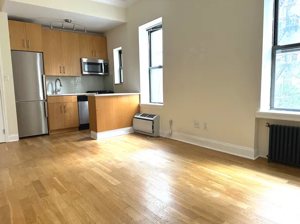 201 East 81st Street image 1 of 6