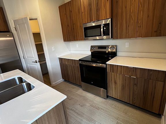 5th image of 3316 Duke Ave #3
