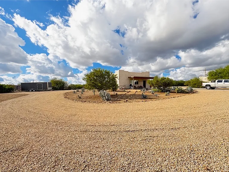 1033 E Irvine Rd — Photo 18