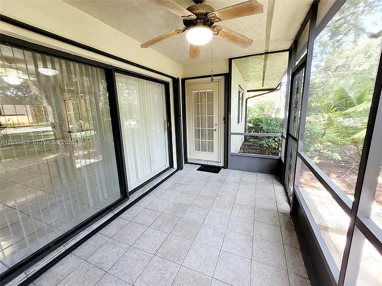 7523 Greenlake Way #C — Photo 25