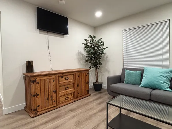 1086 61st St, Oakland, CA 94608