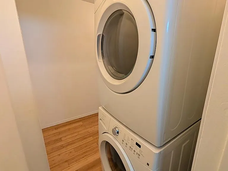 1915 Grace Ave #8 — Photo 11