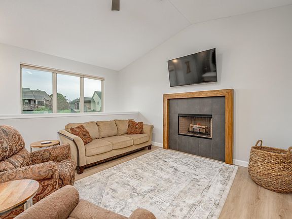 5th image of 13207 E Gilbert Ct