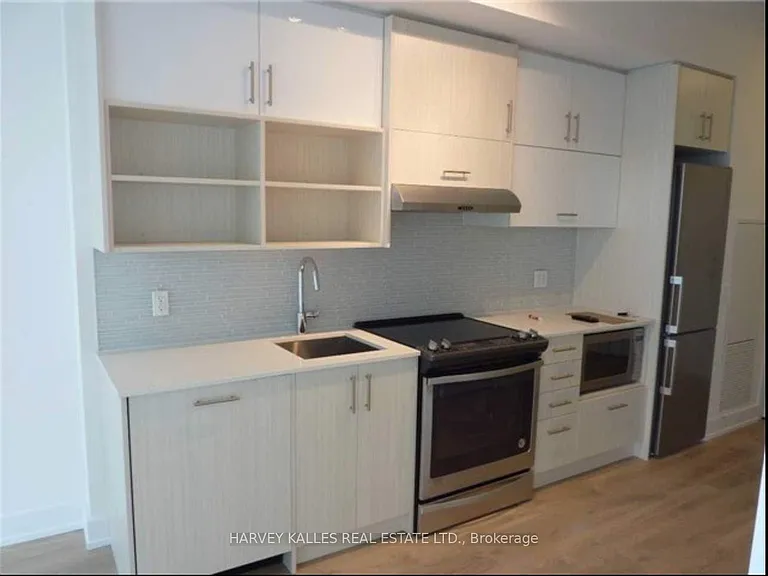 128 Fairview Mall Dr #810 — Photo 3