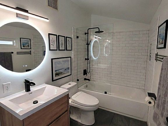 5th image of 2419 San Francisco Ave