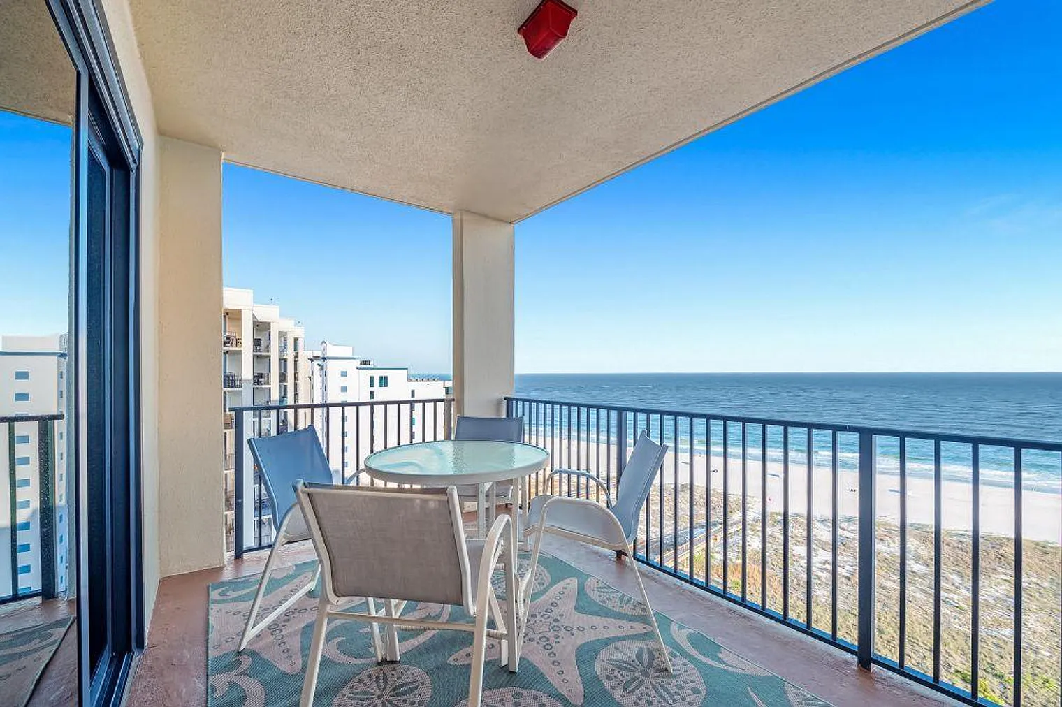 2 bed, 2.0 bath, 1194 sqft, $4,366 — Photo 3