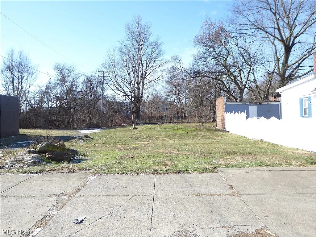 2020 W 58th St photo 1