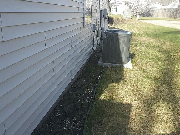 5th image of 18 Buck Ridge Dr