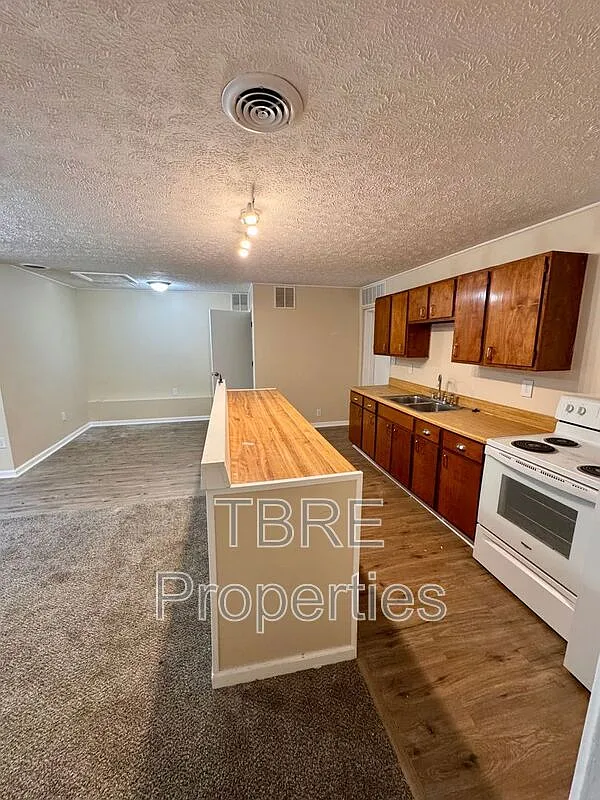 2 bed, 1.0 bath, 800 sqft, $900 — Photo 3