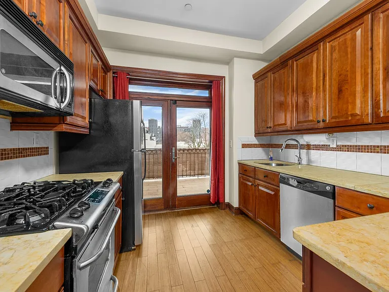 12-14 31st Ave #6 — Photo 2