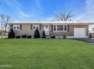20 Fairwood Dr, Bayville, NJ 08721