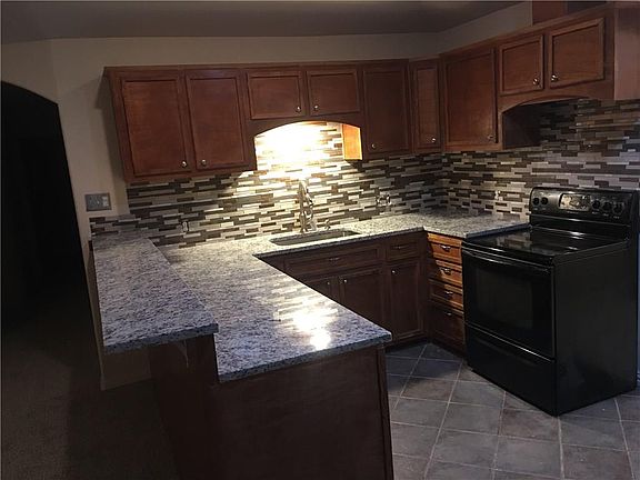 3rd image of 503 Bayless Dr