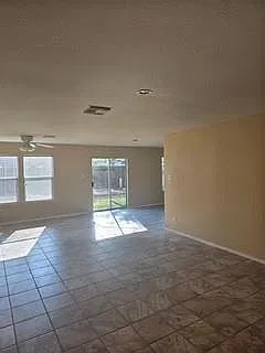 4 bed, 2.5 bath, 2380 sqft, $1,949 — Photo 3