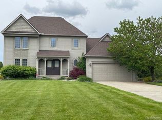 1044 Royalcrest Dr, Flint, MI 48532