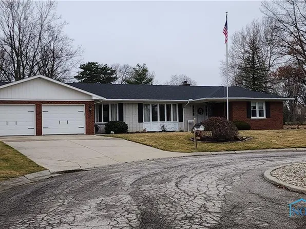 703 Hickory Ln, Delta, OH 43515