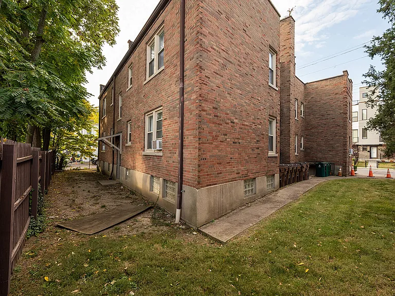 4132 Taylor St — Photo 3