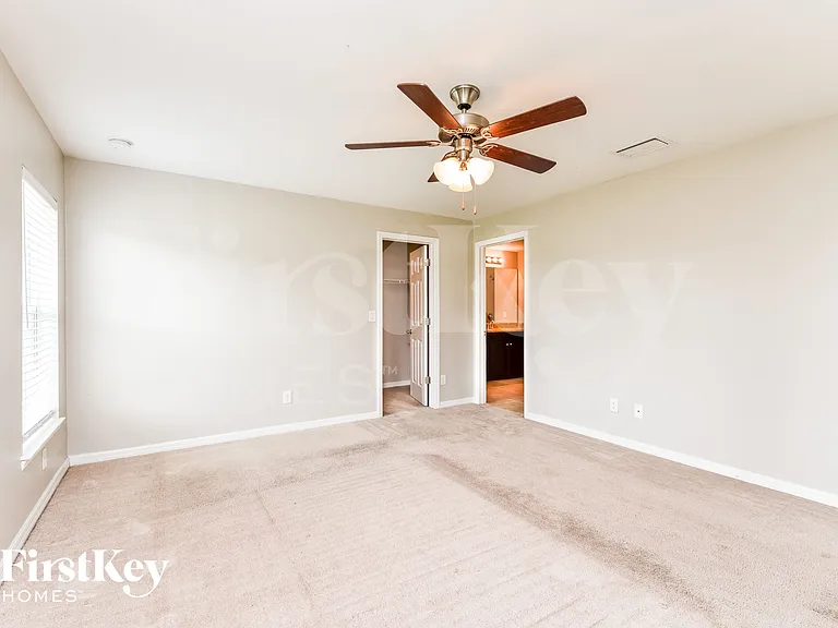 606 NW 26th St — Photo 8