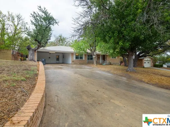 1305 W 1st St, Lampasas, TX 76550