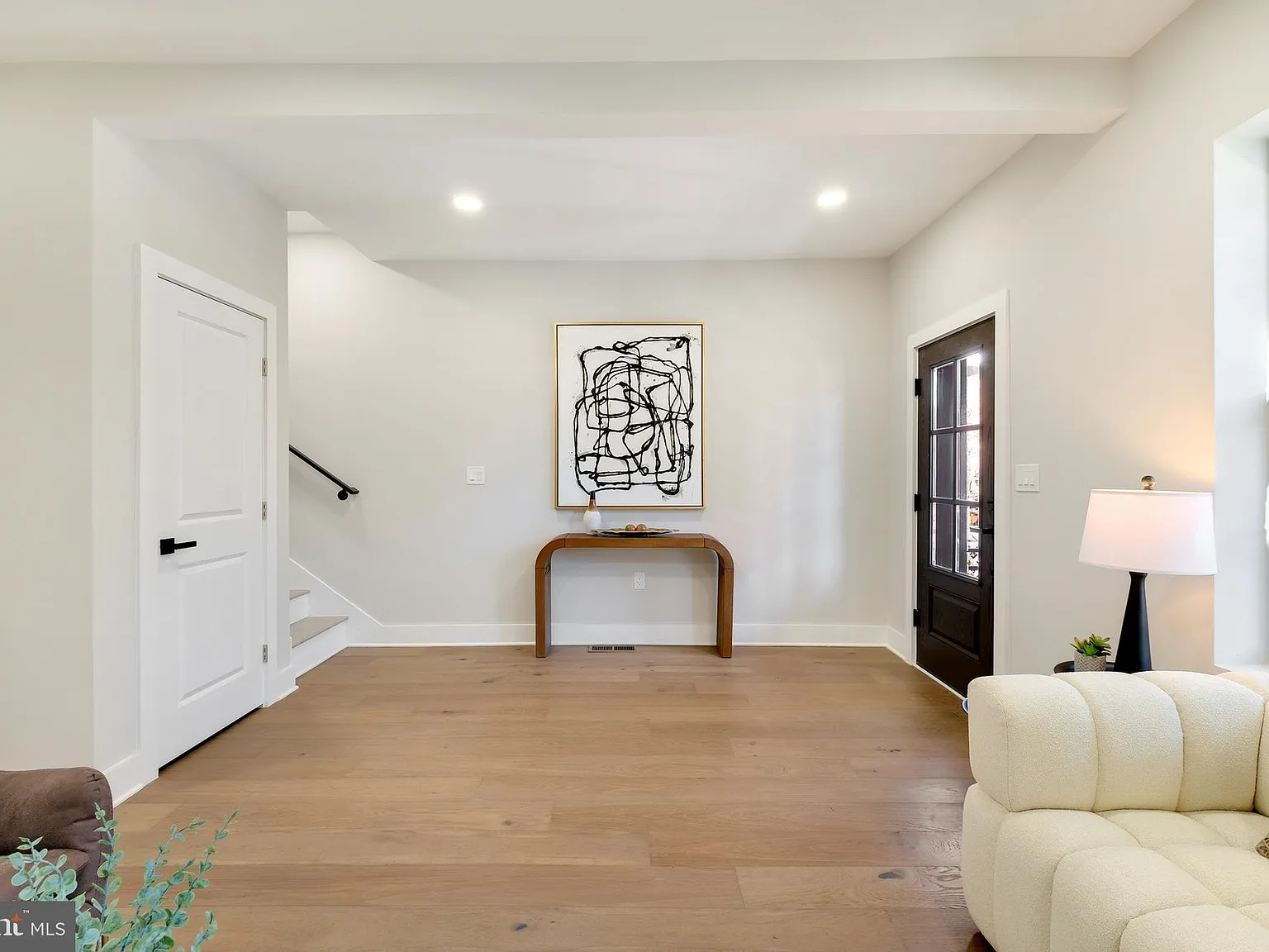 4 bed, 4.5 bath, 3380 sqft, $8,500 — Photo 3