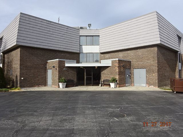 1st image of 924 S Lake Ct #4-215